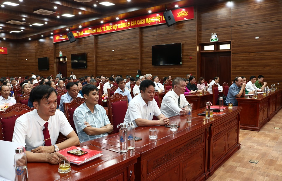 Đảng ủy xã Mỹ Đức trao Huy hiệu Đảng và quán triệt, triển khai các Nghị quyết quan trọng của Trung ương, Bộ Chính trị cho cán bộ chủ chốt xã- Ảnh 2.