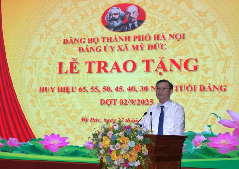 Đảng ủy xã Mỹ Đức trao Huy hiệu Đảng và quán triệt, triển khai các Nghị quyết quan trọng của Trung ương, Bộ Chính trị cho cán bộ chủ chốt xã- Ảnh 9.