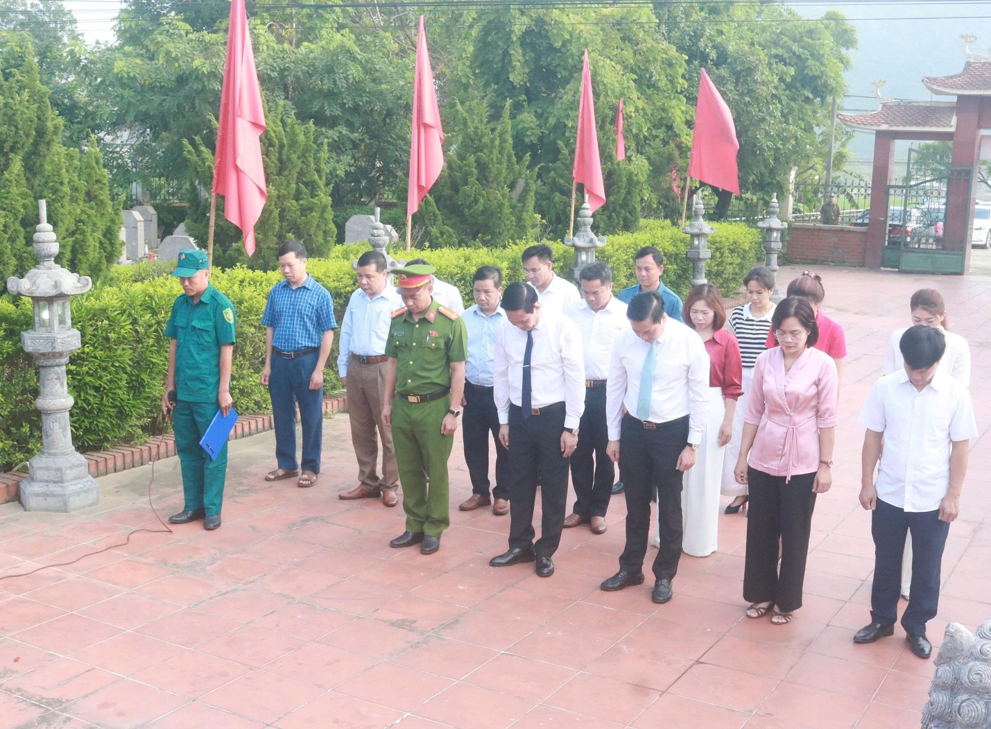 Xuân Mai: Tri ân các anh hùng liệt sĩ – Khắc ghi truyền thống, tiếp bước cha anh- Ảnh 3.
