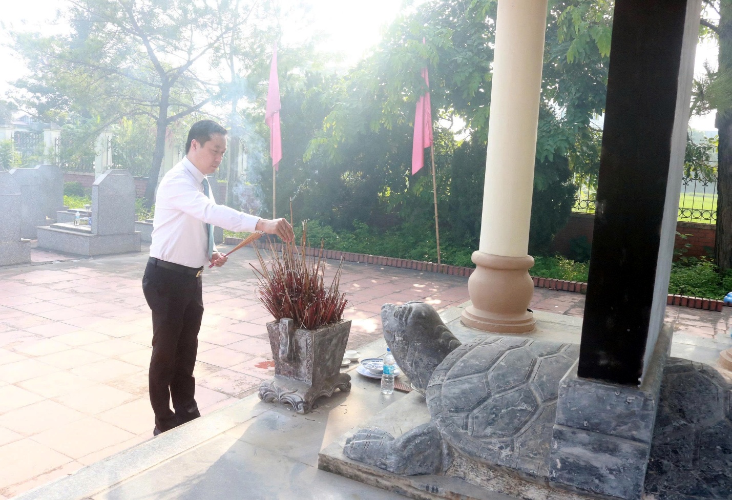 Xuân Mai: Tri ân các anh hùng liệt sĩ – Khắc ghi truyền thống, tiếp bước cha anh- Ảnh 6.