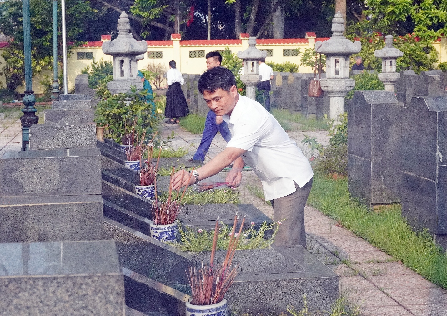 Xuân Mai: Tri ân các anh hùng liệt sĩ – Khắc ghi truyền thống, tiếp bước cha anh- Ảnh 9.
