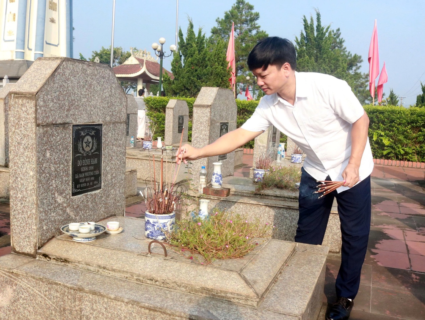 Xuân Mai: Tri ân các anh hùng liệt sĩ – Khắc ghi truyền thống, tiếp bước cha anh- Ảnh 10.