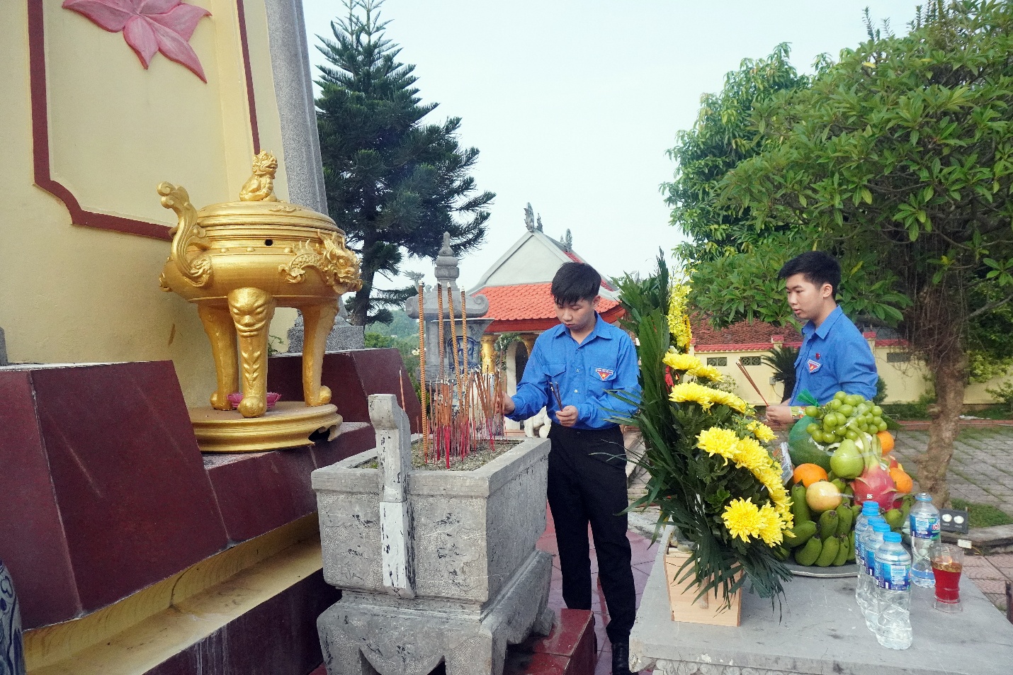 Xuân Mai: Tri ân các anh hùng liệt sĩ – Khắc ghi truyền thống, tiếp bước cha anh- Ảnh 13.