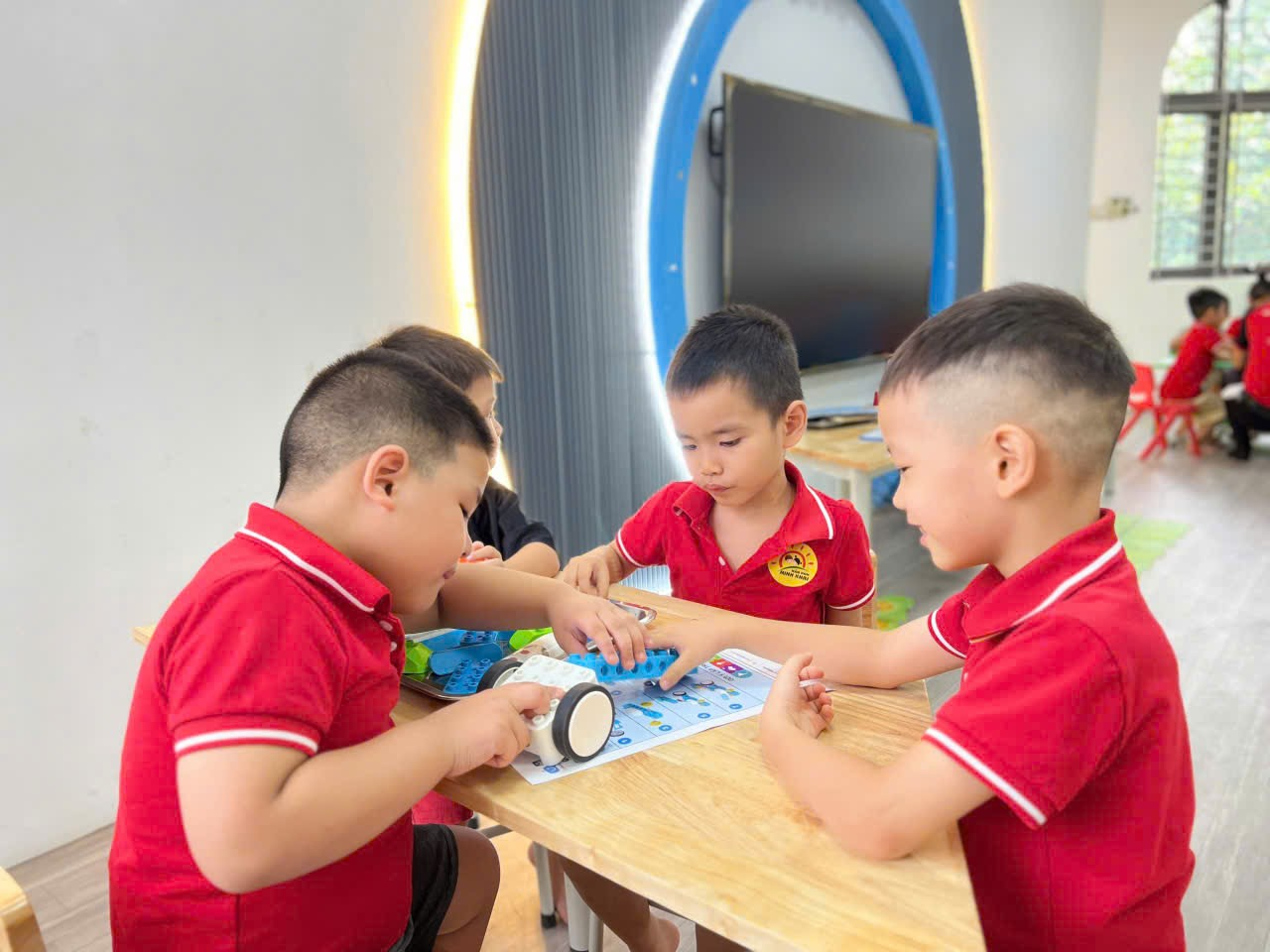 Khơi nguồn đam mê khoa học từ những trải nghiệm STEM – Robotics- Ảnh 4.