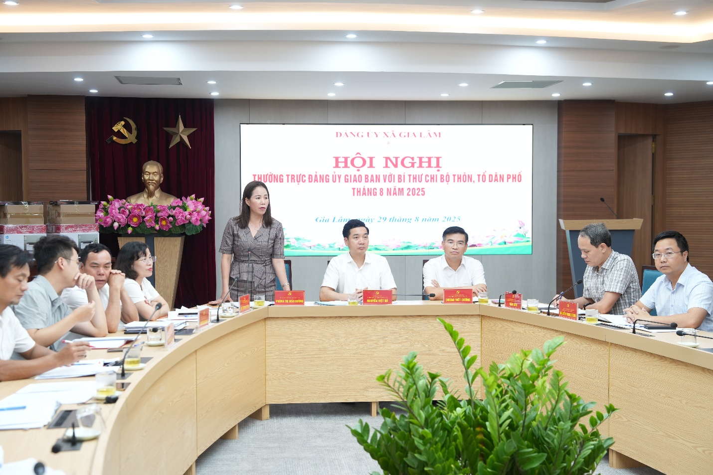 Đảng ủy xã Gia Lâm tổ chức hội nghị giao ban định kỳ tháng 8/2025 với Bí thư chi bộ các thôn, tổ dân phố- Ảnh 1.