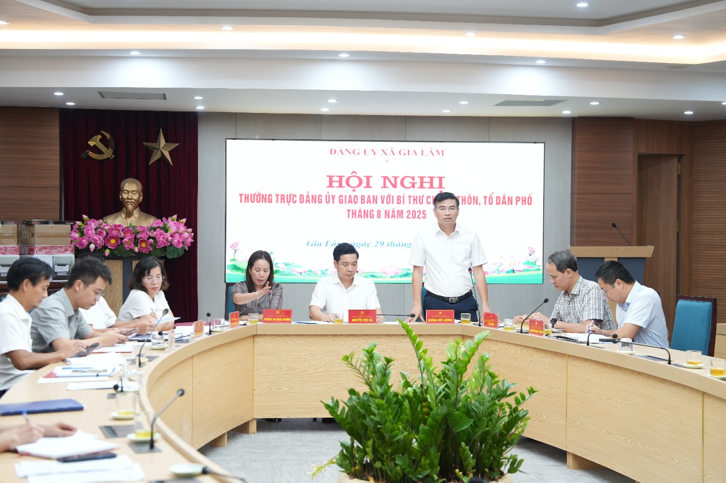 Đảng ủy xã Gia Lâm tổ chức hội nghị giao ban định kỳ tháng 8/2025 với Bí thư chi bộ các thôn, tổ dân phố- Ảnh 2.