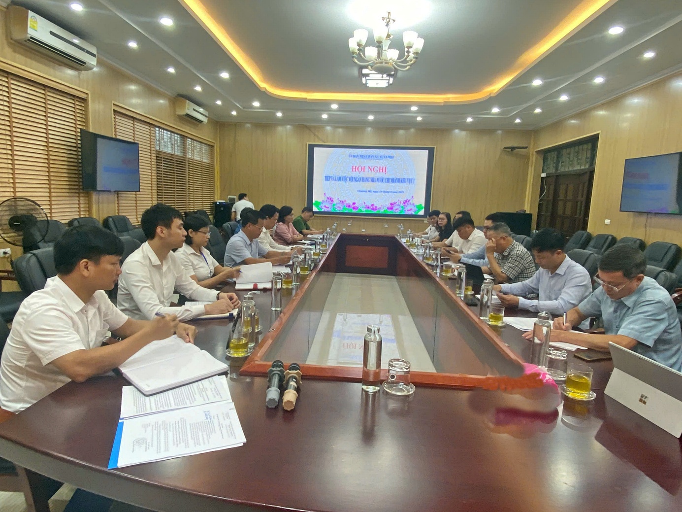 UBND xã Xuân Mai tổ chức hội nghị tiếp và làm việc với ngân hàng nhà nước chi nhành khu vực I- Ảnh 1.