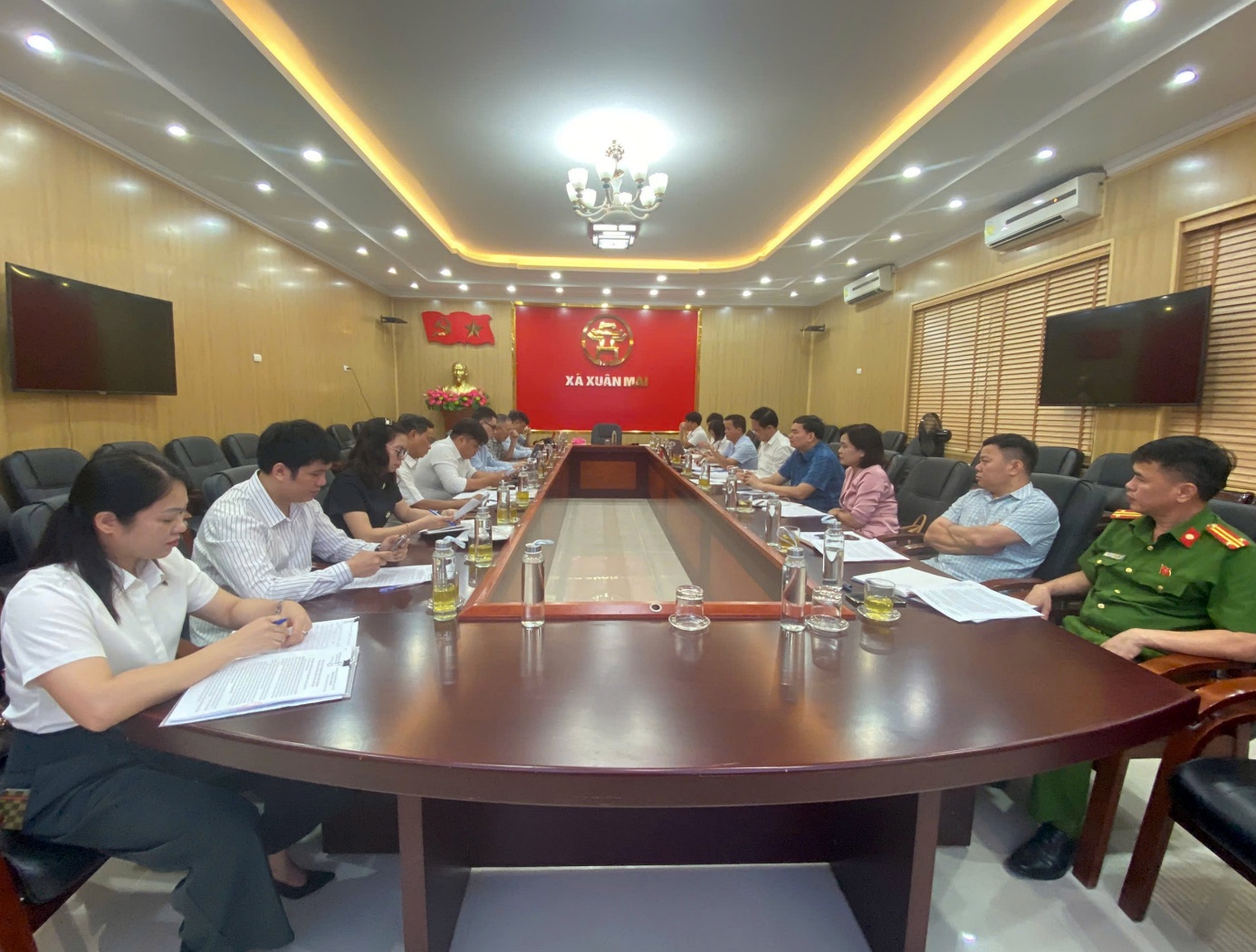 UBND xã Xuân Mai tổ chức hội nghị tiếp và làm việc với ngân hàng nhà nước chi nhành khu vực I- Ảnh 2.