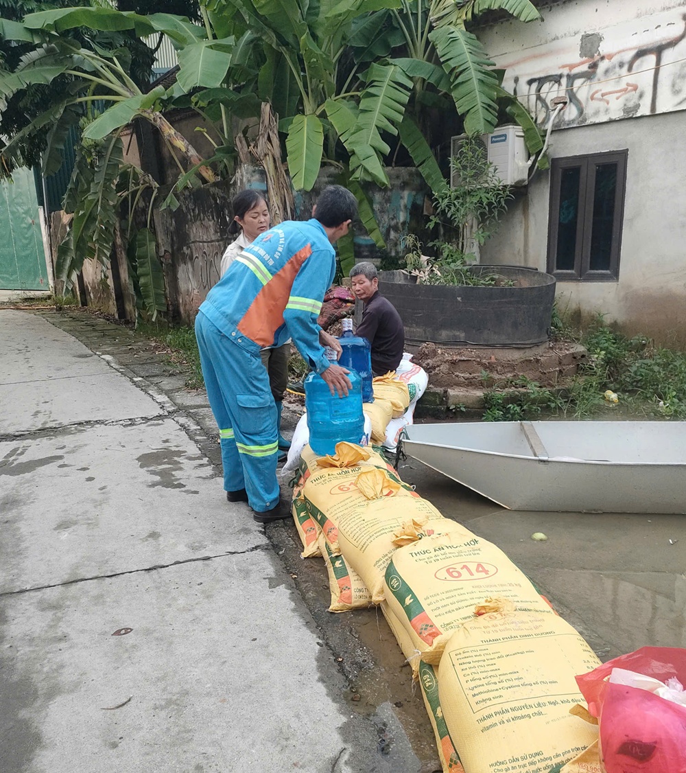 Quảng Bị triển khai các hoạt động chăm sóc sức khỏe người dân vùng ngập úng- Ảnh 1.