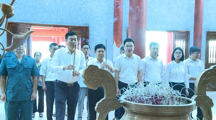Xã Phúc Thọ tổ chức các Đoàn thăm, viếng nghĩa trang Liệt sĩ nhân kỷ niệm 80 năm Ngày Quốc khánh 2/9- Ảnh 2.