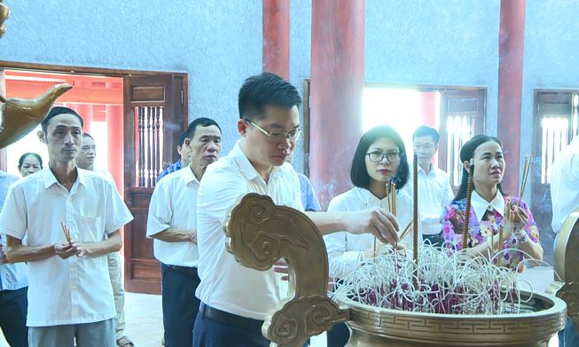 Xã Phúc Thọ tổ chức các Đoàn thăm, viếng nghĩa trang Liệt sĩ nhân kỷ niệm 80 năm Ngày Quốc khánh 2/9- Ảnh 3.