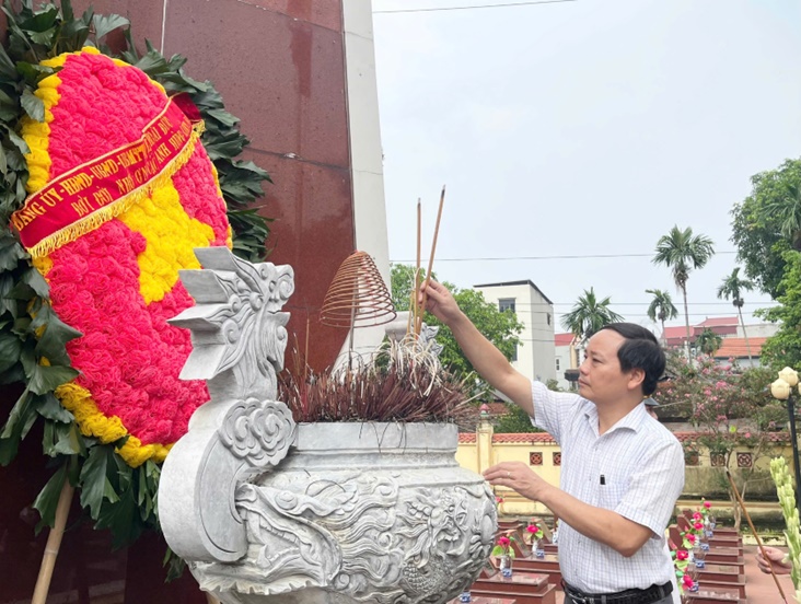 Hoài Đức tổ chức Lễ dâng hoa, dâng hương viếng Đài tưởng niệm và Nghĩa trang liệt sĩ nhân dịp kỷ niệm 80 năm Quốc khánh nước Cộng hòa xã hội chủ nghĩa Việt Nam- Ảnh 11.