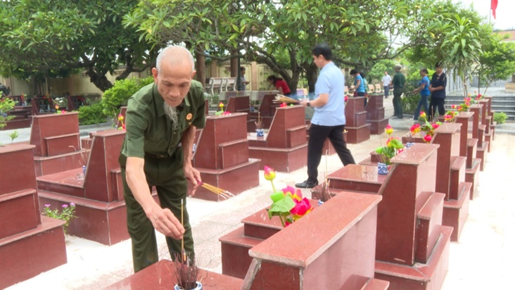 Hoài Đức tổ chức Lễ dâng hoa, dâng hương viếng Đài tưởng niệm và Nghĩa trang liệt sĩ nhân dịp kỷ niệm 80 năm Quốc khánh nước Cộng hòa xã hội chủ nghĩa Việt Nam- Ảnh 15.