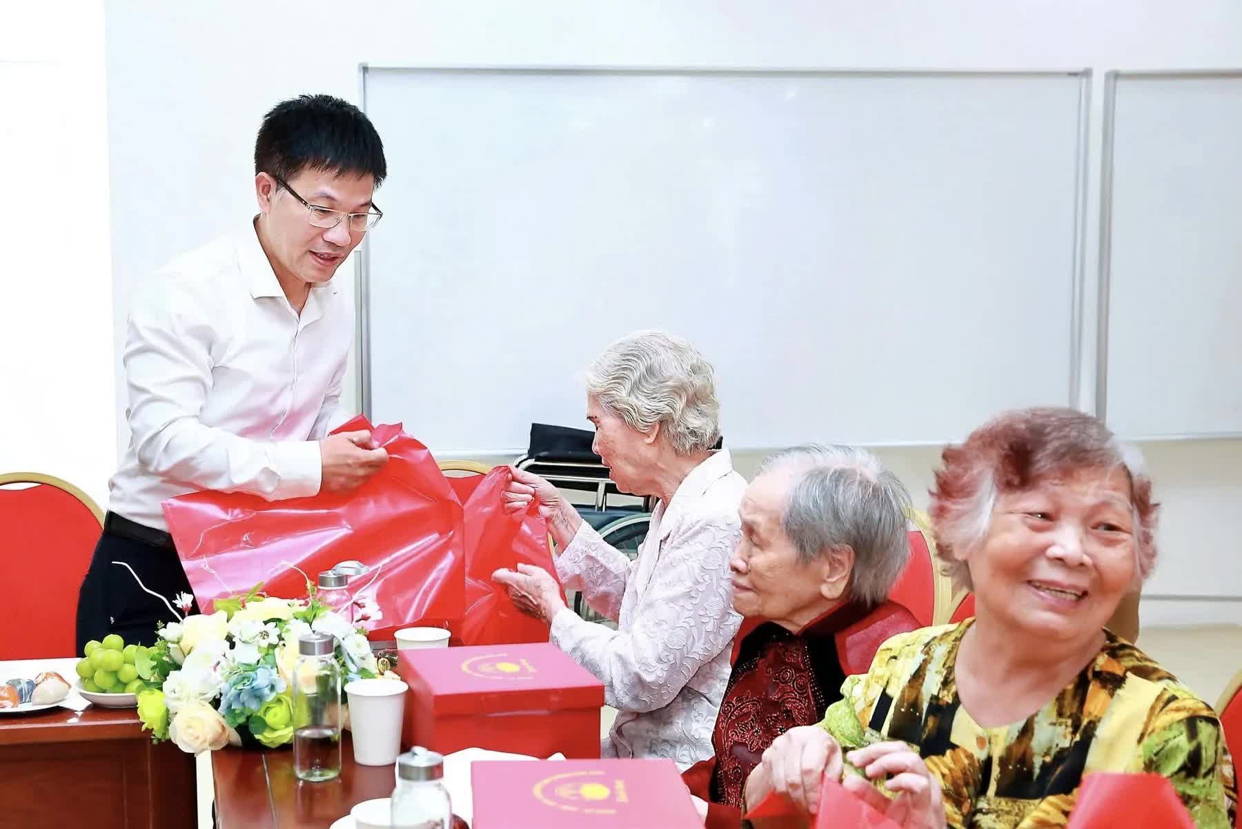 Phường Kim Liên: Hội nghị gặp mặt Người có công với cách mạng và đại diện thân nhân Liệt sĩ nhân dịp kỷ niệm 80 năm Quốc khánh 2/9- Ảnh 5.