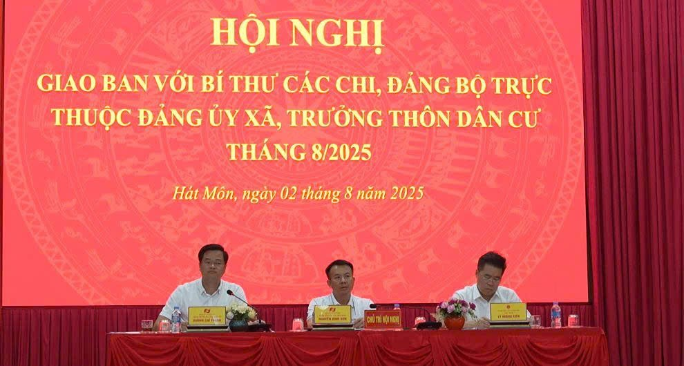 Hội nghị giao ban Thường trực Đảng ủy với Bí thư các chi, đảng bộ trực thuộc Đảng uỷ xã, trưởng thôn dân cư- Ảnh 1.