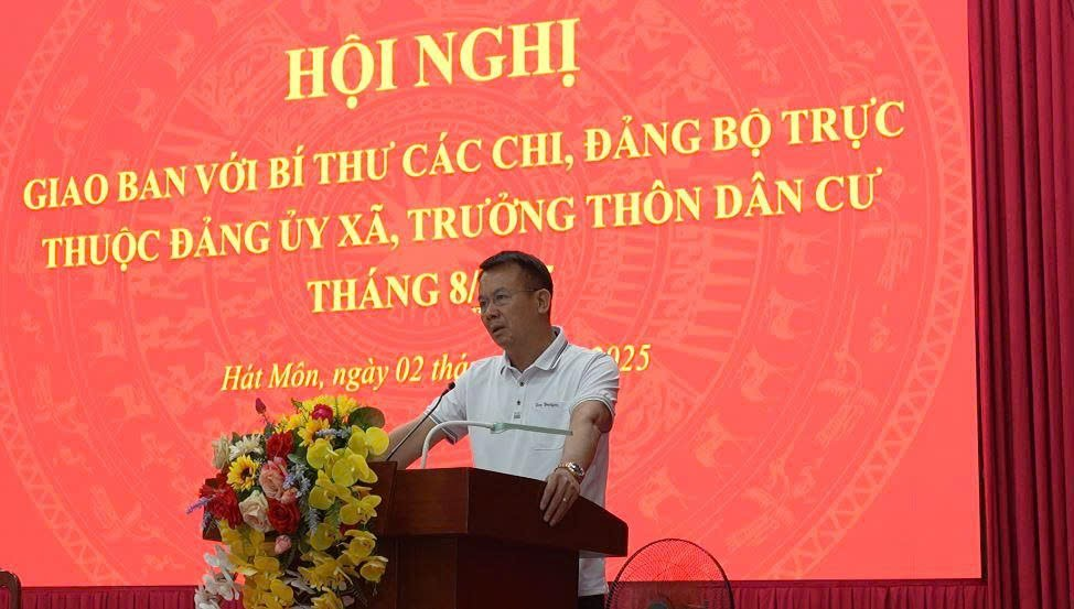 Hội nghị giao ban Thường trực Đảng ủy với Bí thư các chi, đảng bộ trực thuộc Đảng uỷ xã, trưởng thôn dân cư- Ảnh 4.