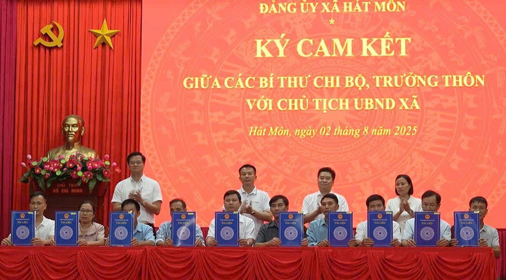 Hội nghị giao ban Thường trực Đảng ủy với Bí thư các chi, đảng bộ trực thuộc Đảng uỷ xã, trưởng thôn dân cư- Ảnh 5.