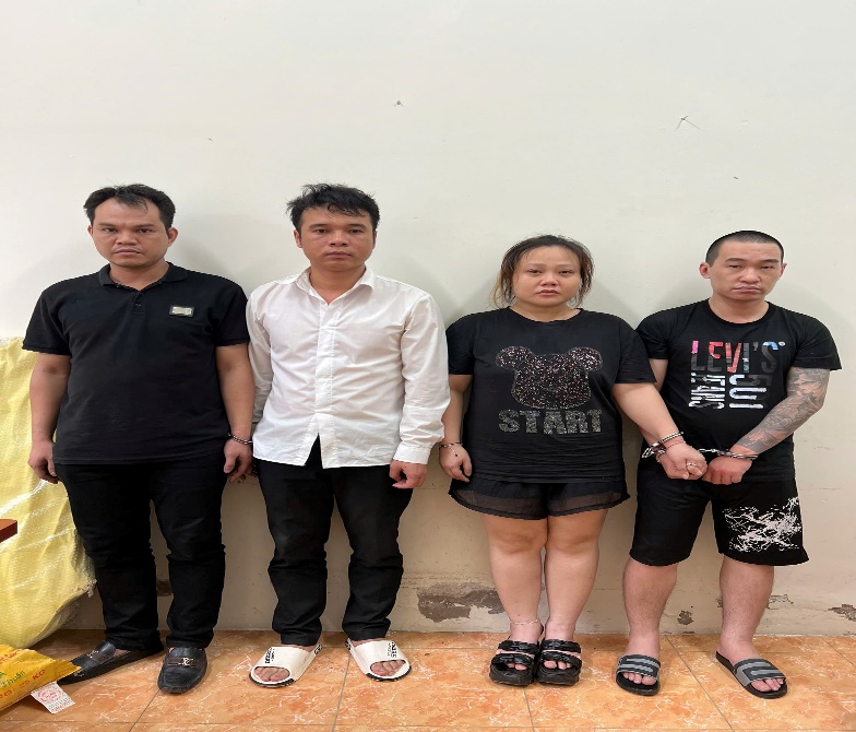 Công an phường Yên Hòa phát hiện, bắt giữ nhóm đối tượng mua bán và tổ chức sử dụng trái phép chất ma túy.- Ảnh 2.