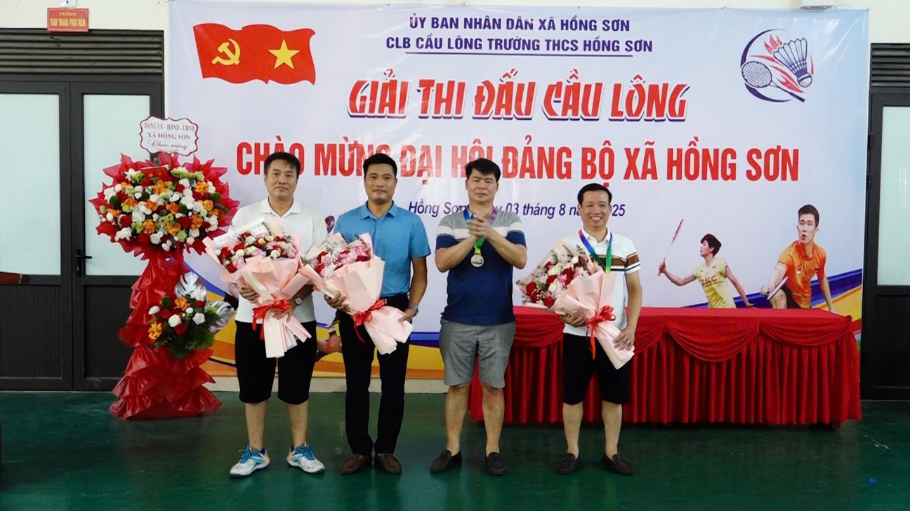 C:\Users\User\Desktop\HONG SON\T8\CT4.8\giải cầu lông\z6869215711971_c45813fd9bdd9a856bf49737578056db.jpg