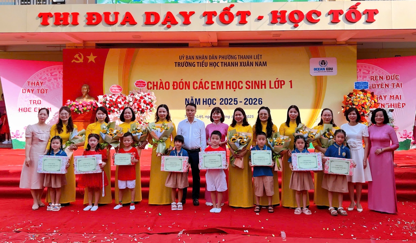 Chủ tịch UBND phường Thanh Liệt Bùi Huy Hoàng dự chương trình chào đón học sinh lớp 1 tại trường Tiểu học Thanh Xuân Nam- Ảnh 7.