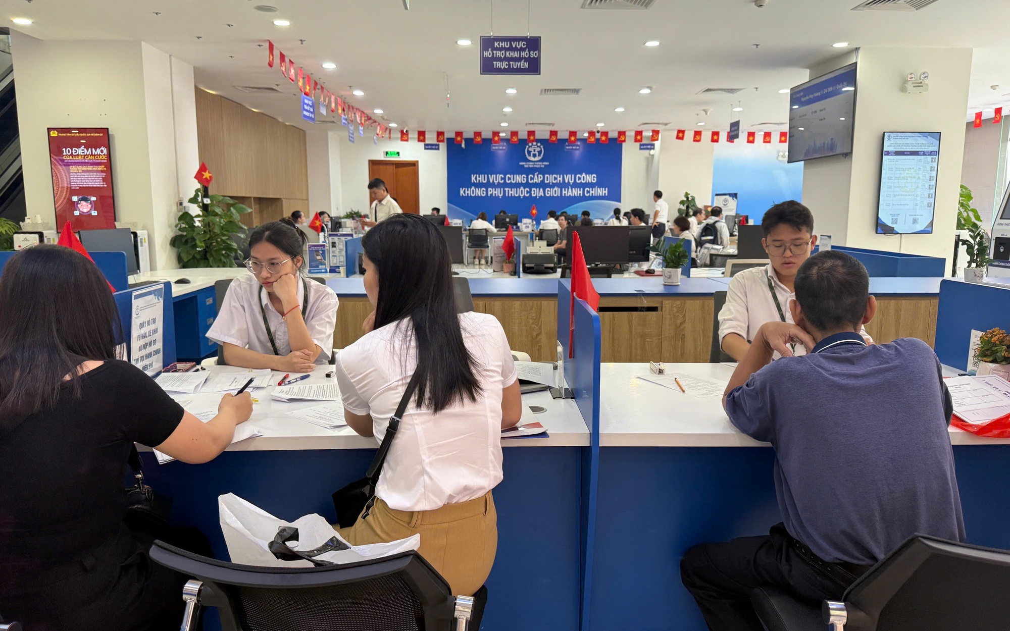Hà Nội tiếp nhận 100% hồ sơ thủ tục hành chính trực tuyến từ ngày 3/9/2025
