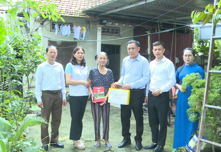 UỶ BAN MTTQ VIỆT NAM XÃ PHÚC LỘC TỔ CHỨC THĂM, TẶNG QUÀ GIA ĐÌNH CÓ HOÀN CẢNH ĐẶC BIỆT KHÓ KHĂN NHÂN DỊP QUỐC KHÁNH 2/9- Ảnh 1.