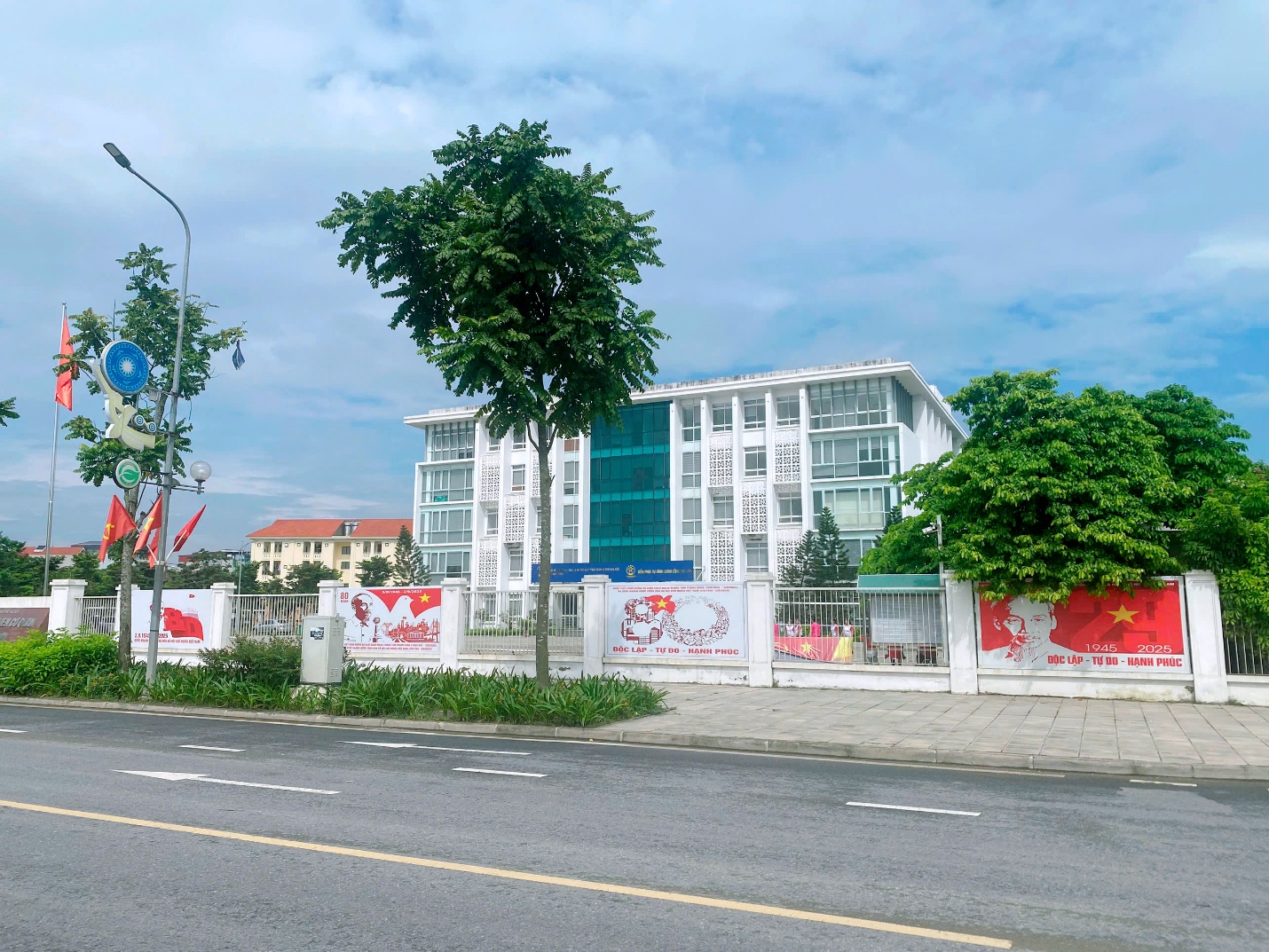 Gia Lâm rực rỡ cờ hoa chào mừng Cách mạng Tháng Tám và Quốc khánh 2/9- Ảnh 2.