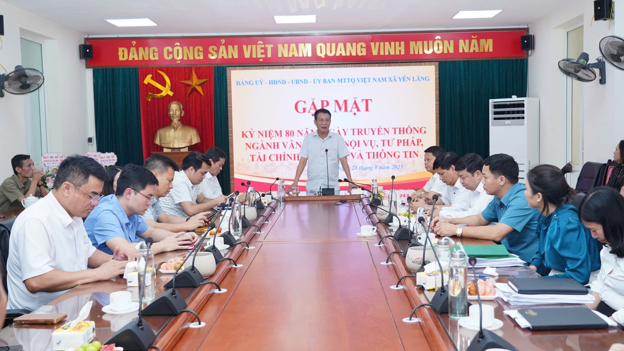 Xã Yên Lãng trang trọng kỷ niệm 80 năm Ngày truyền thống các ngành Văn phòng, Nội vụ, Lao động, Tư pháp, Tài chính, Giao thông công chính, Văn hóa – thông tin- Ảnh 1.