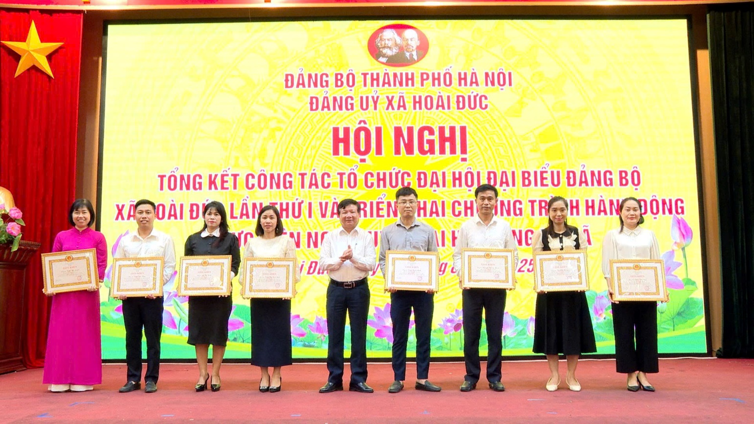 Đảng ủy xã Hoài Đức khen thưởng 10 tập thể, 21 cá nhân có thành tích xuất sắc trong công tác tổ chức Đại hội đại biểu Đảng bộ xã lần thứ I- Ảnh 9.