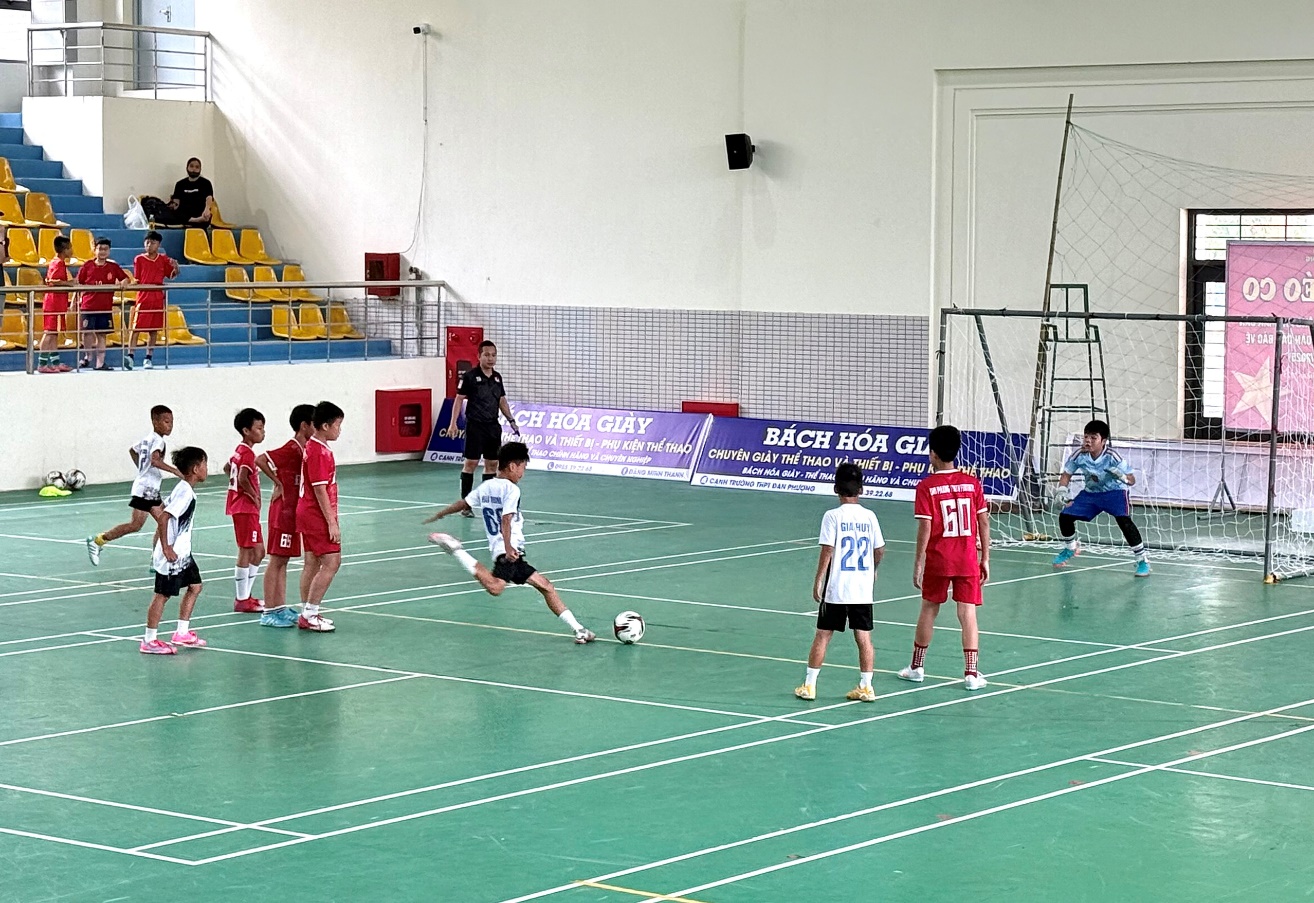 Giải Bóng đá U11 xã Đan Phương mở rộng lần thứ I năm 2025 thành công tốt đẹp- Ảnh 2.