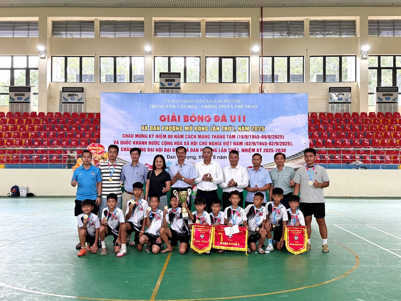 Giải Bóng đá U11 xã Đan Phương mở rộng lần thứ I năm 2025 thành công tốt đẹp- Ảnh 3.