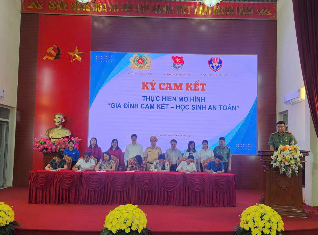 Tuyên truyền về công tác bảo đảm trật tự an toàn giao thông cho lứa tuổi học sinh, đồng thời ra mắt mô hình “Gia đình cam kết – Học sinh an toàn” trên địa bàn xã Quảng Bị- Ảnh 3.