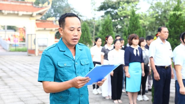 Đảng ủy,  HĐND, UBND, UB MTTQ xã tổ chức lễ dâng hoa, dâng hương viếng Nghĩa trang Liệt sĩ nhân kỷ niệm 80 năm Quốc khánh nước CHXH Chủ nghĩa Việt Nam (02/9/1945 - 02/9/2025)- Ảnh 4.