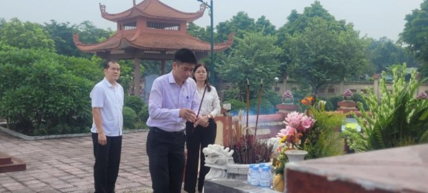 Đảng ủy,  HĐND, UBND, UB MTTQ xã tổ chức lễ dâng hoa, dâng hương viếng Nghĩa trang Liệt sĩ nhân kỷ niệm 80 năm Quốc khánh nước CHXH Chủ nghĩa Việt Nam (02/9/1945 - 02/9/2025)- Ảnh 14.
