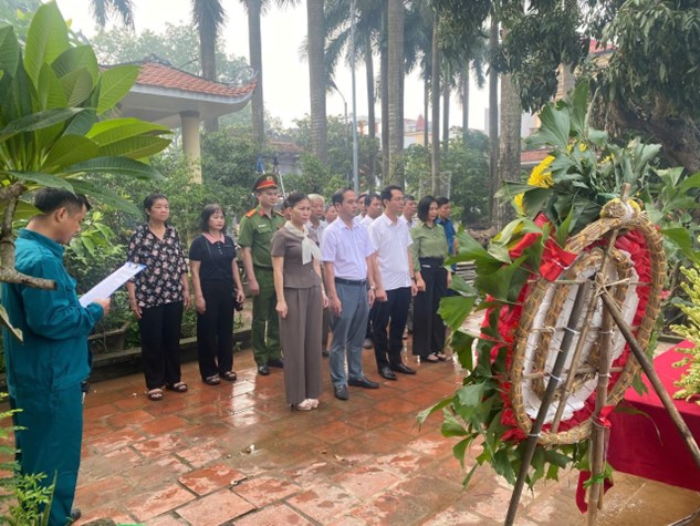 Đảng ủy,  HĐND, UBND, UB MTTQ xã tổ chức lễ dâng hoa, dâng hương viếng Nghĩa trang Liệt sĩ nhân kỷ niệm 80 năm Quốc khánh nước CHXH Chủ nghĩa Việt Nam (02/9/1945 - 02/9/2025)- Ảnh 15.