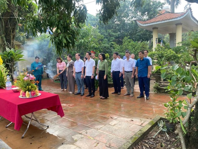 Đảng ủy,  HĐND, UBND, UB MTTQ xã tổ chức lễ dâng hoa, dâng hương viếng Nghĩa trang Liệt sĩ nhân kỷ niệm 80 năm Quốc khánh nước CHXH Chủ nghĩa Việt Nam (02/9/1945 - 02/9/2025)- Ảnh 16.