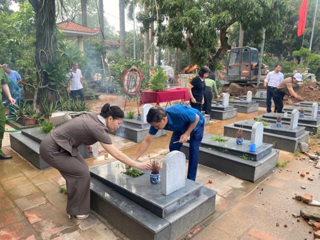 Đảng ủy,  HĐND, UBND, UB MTTQ xã tổ chức lễ dâng hoa, dâng hương viếng Nghĩa trang Liệt sĩ nhân kỷ niệm 80 năm Quốc khánh nước CHXH Chủ nghĩa Việt Nam (02/9/1945 - 02/9/2025)- Ảnh 17.