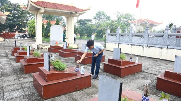 Đảng ủy,  HĐND, UBND, UB MTTQ xã tổ chức lễ dâng hoa, dâng hương viếng Nghĩa trang Liệt sĩ nhân kỷ niệm 80 năm Quốc khánh nước CHXH Chủ nghĩa Việt Nam (02/9/1945 - 02/9/2025)- Ảnh 10.