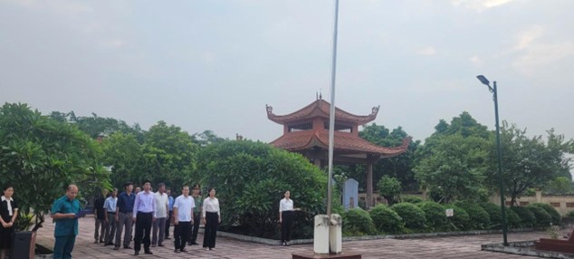 Đảng ủy,  HĐND, UBND, UB MTTQ xã tổ chức lễ dâng hoa, dâng hương viếng Nghĩa trang Liệt sĩ nhân kỷ niệm 80 năm Quốc khánh nước CHXH Chủ nghĩa Việt Nam (02/9/1945 - 02/9/2025)- Ảnh 12.