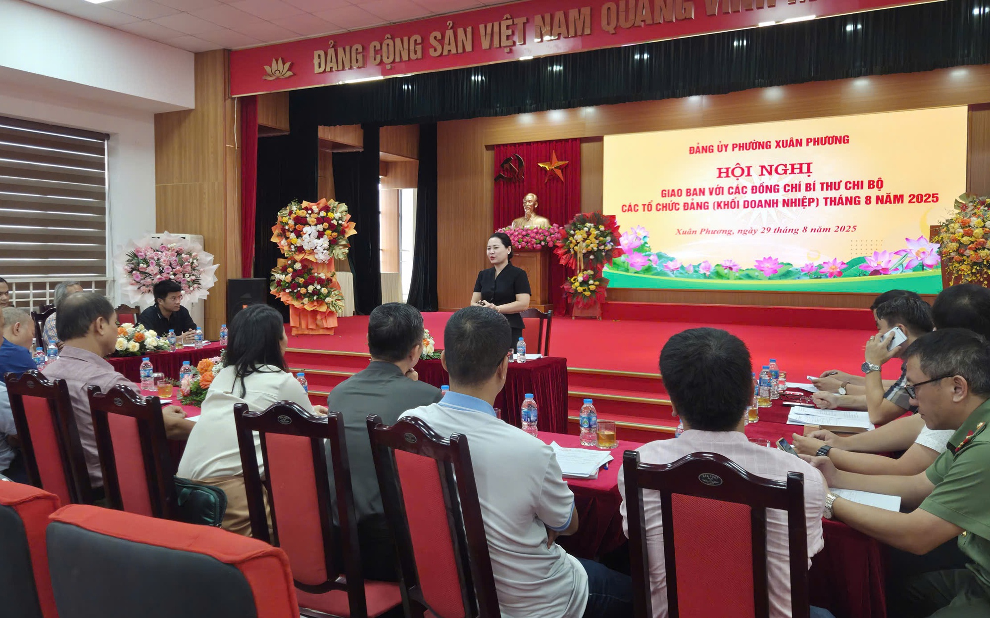 Đảng ủy phường Xuân Phương tổ chức hội nghị giao ban với các tổ chức Đảng khối doanh nghiệp T8/2025