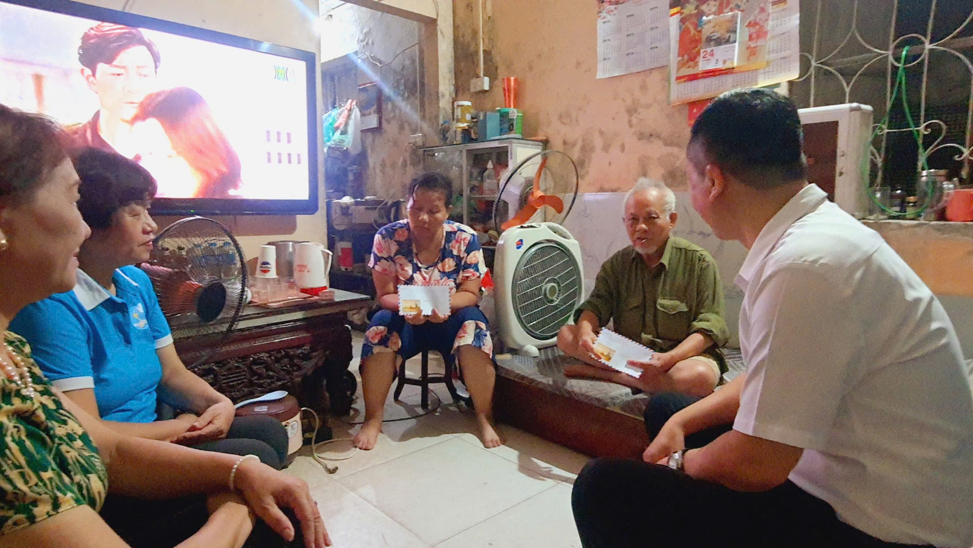 PHƯỜNG PHƯƠNG LIỆT TRAO QUÀ CHO NGƯỜI DÂN TRÊN ĐỊA BÀN NHÂN DỊP TẾT ĐỘC LẬP 2/9 THEO CÔNG ĐIỆN SỐ 149/CĐ-TTg NGÀY 28/8/2025 CỦA THỦ TƯỚNG CHÍNH PHỦ- Ảnh 2.