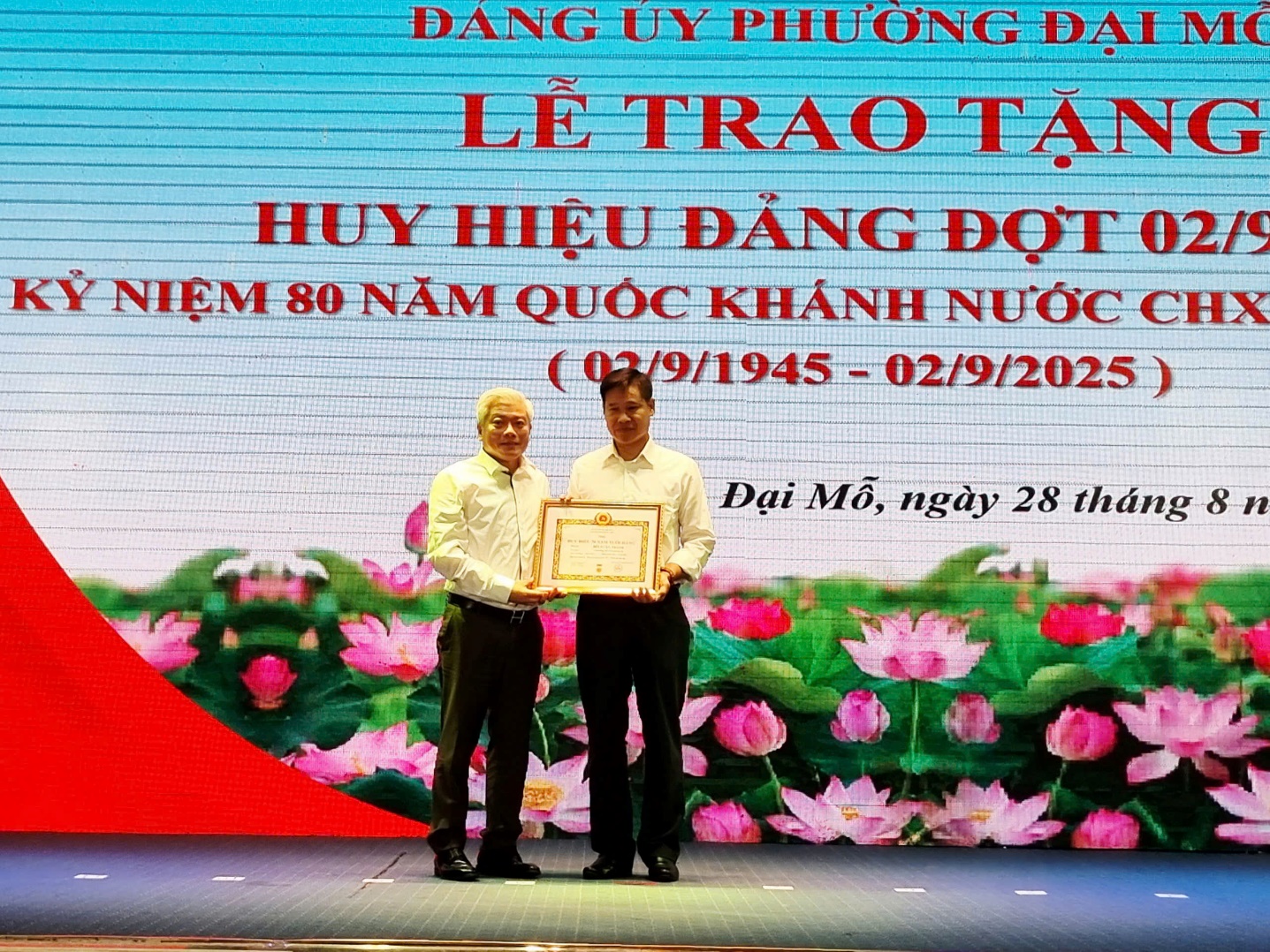 103 đảng viên phường Đại Mỗ được nhận Huy hiệu Đảng đợt 02/9/2025- Ảnh 4.