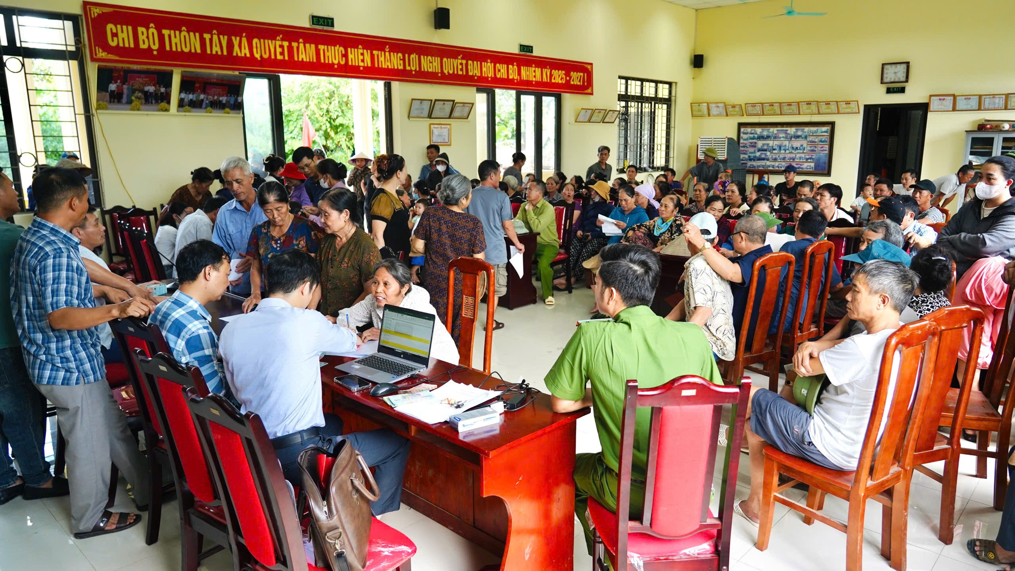 Xã Yên Lãng triển khai chi trả tiền tặng quà người dân nhân dịp kỷ Niệm 80 Năm Cách Mạng Tháng Tám Và Quốc Khánh 2/9.- Ảnh 1.