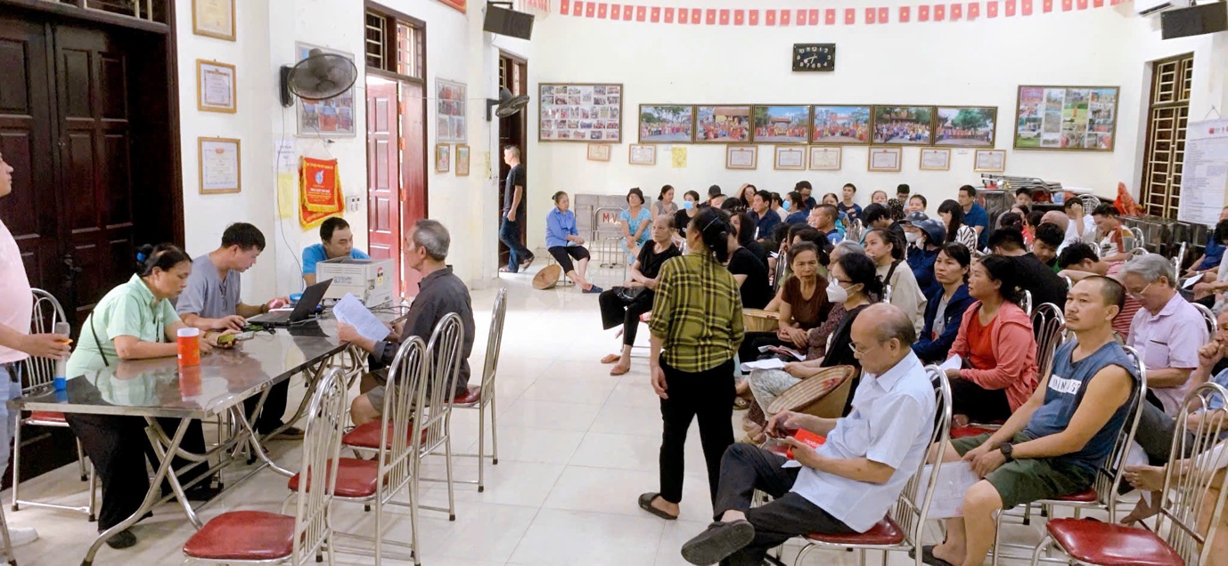 Người dân phường Thanh Liệt phấn khởi nhận quà của Chính Phủ nhân dịp Quốc khánh  2/9- Ảnh 1.
