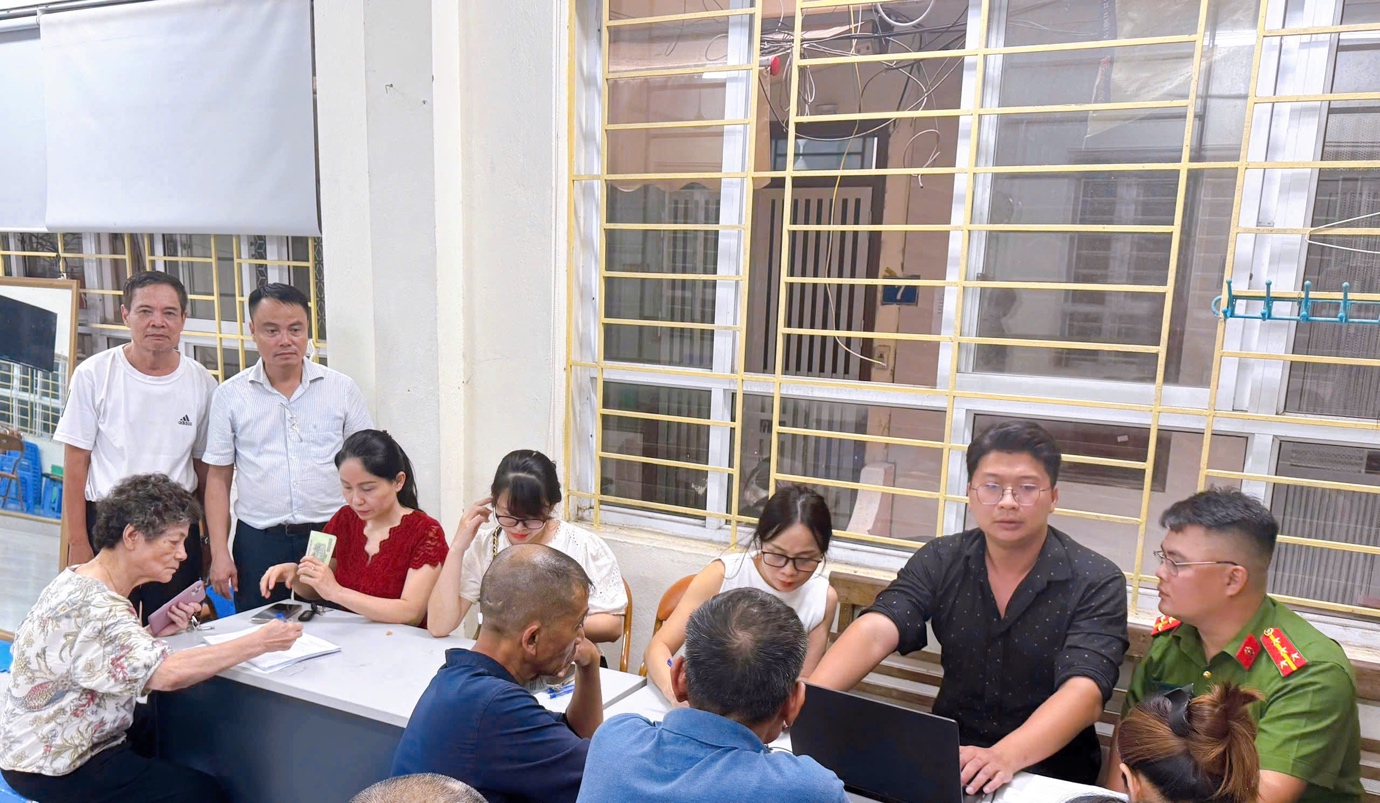 Người dân phường Thanh Liệt phấn khởi nhận quà của Chính Phủ nhân dịp Quốc khánh  2/9- Ảnh 4.