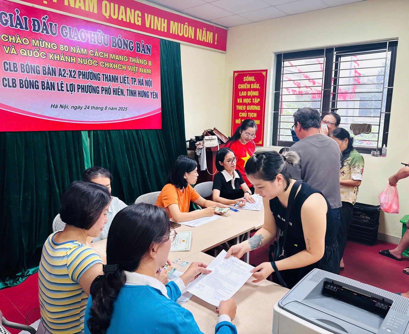 Người dân phường Thanh Liệt phấn khởi nhận quà của Chính Phủ nhân dịp Quốc khánh  2/9- Ảnh 5.