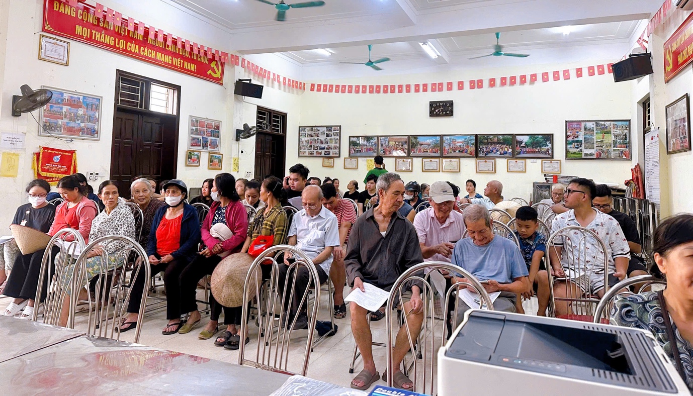 Người dân phường Thanh Liệt phấn khởi nhận quà của Chính Phủ nhân dịp Quốc khánh  2/9- Ảnh 6.