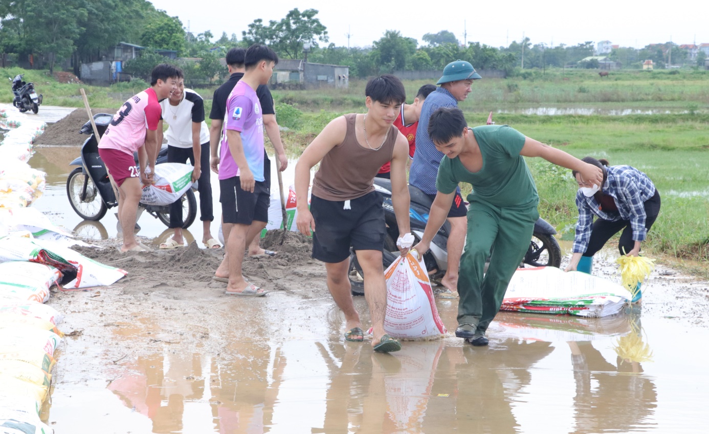 Trần Phú: vừa đảm bảo công tác vệ sinh môi trường, vừa thực hiện công tác ứng phó khắc phục hậu quả thiên tai- Ảnh 2.