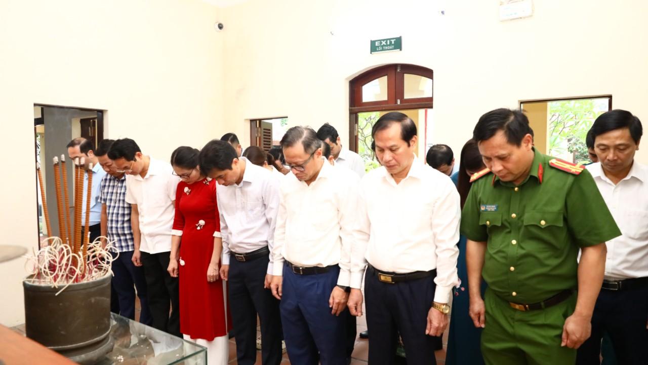 https://zalo-article-photo.zadn.vn/1c27d97ef92c1072493d#387753045