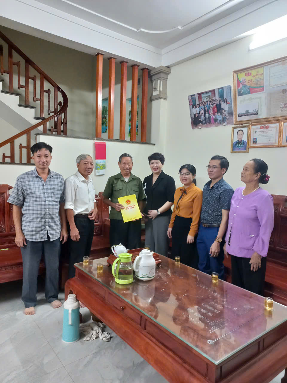 Các đồng chí lãnh đạo xã An Khánh thăm, tặng quà Mẹ Việt Nam anh hùng và người có công dịp Quốc khánh 2/9- Ảnh 3.